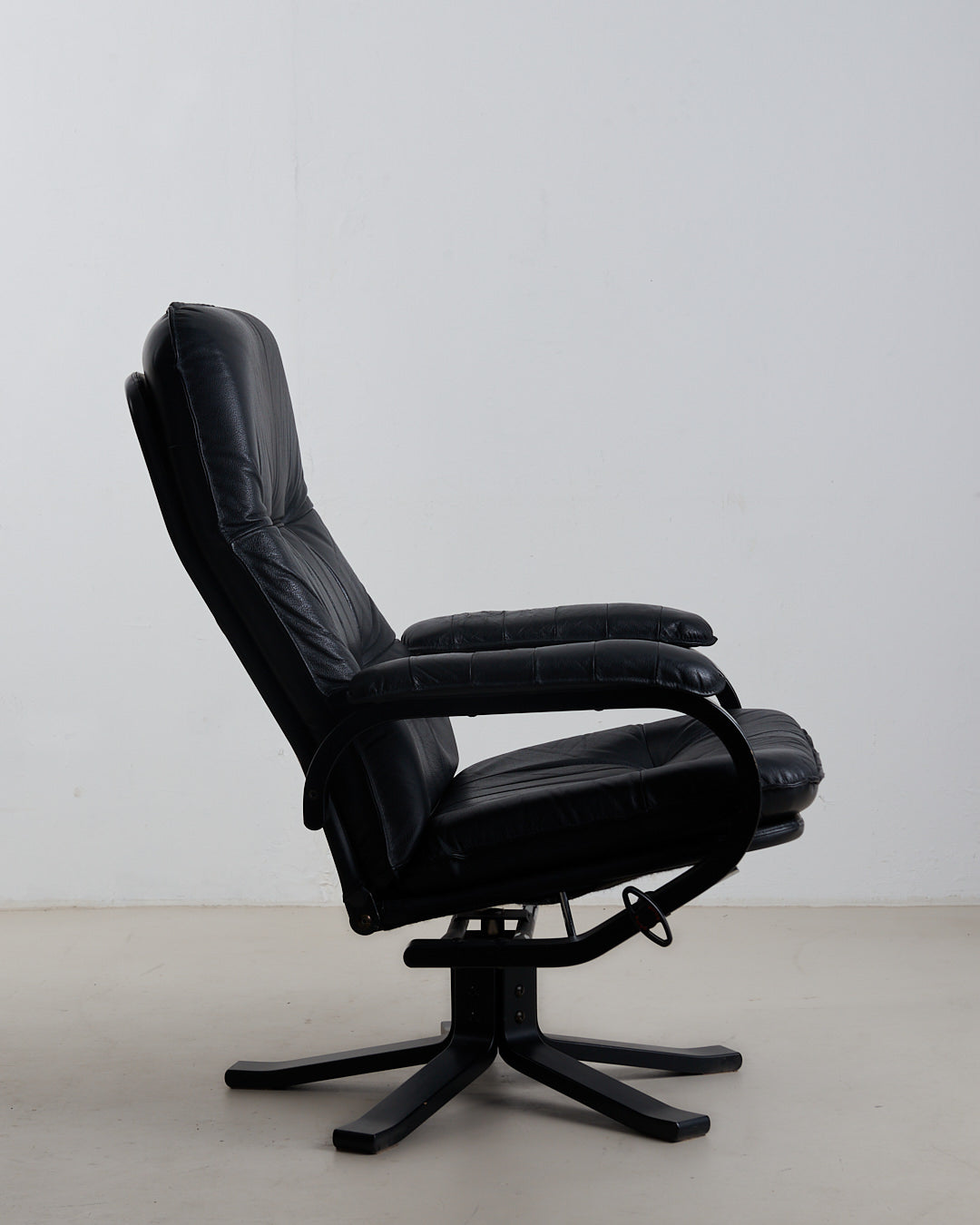 Swivel recliner by Unico Denmark  (L)
