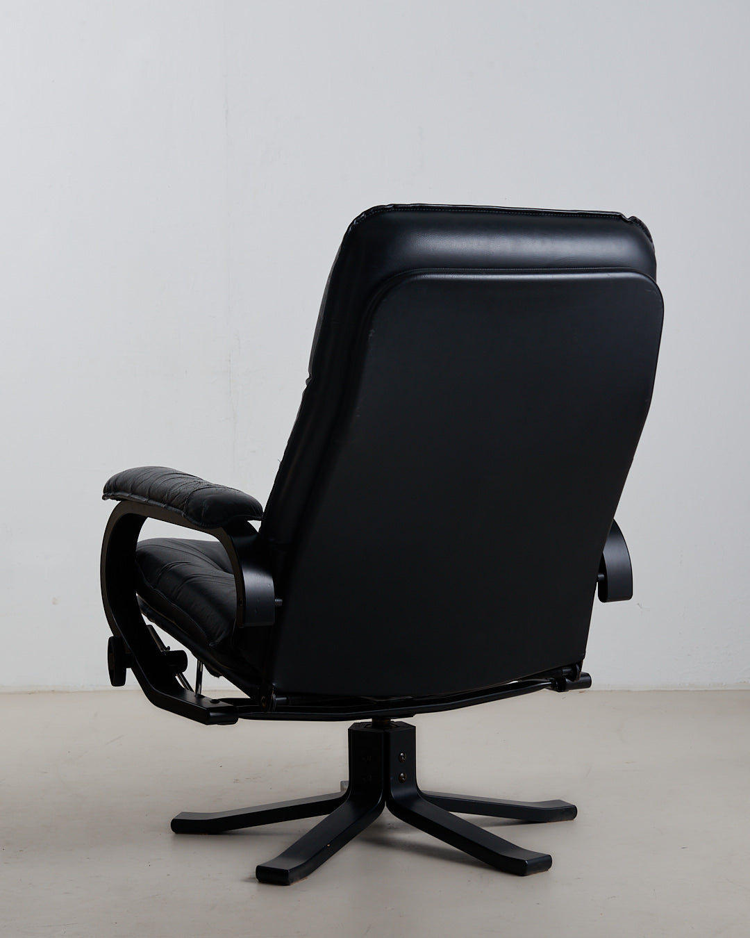 Swivel recliner by Unico Denmark  (L)