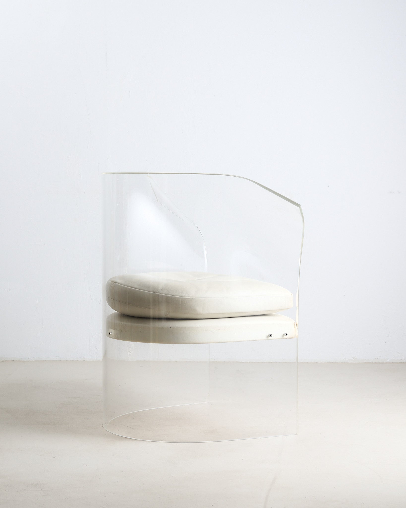 Lucite Lounge Chair By Vladimir Kagan