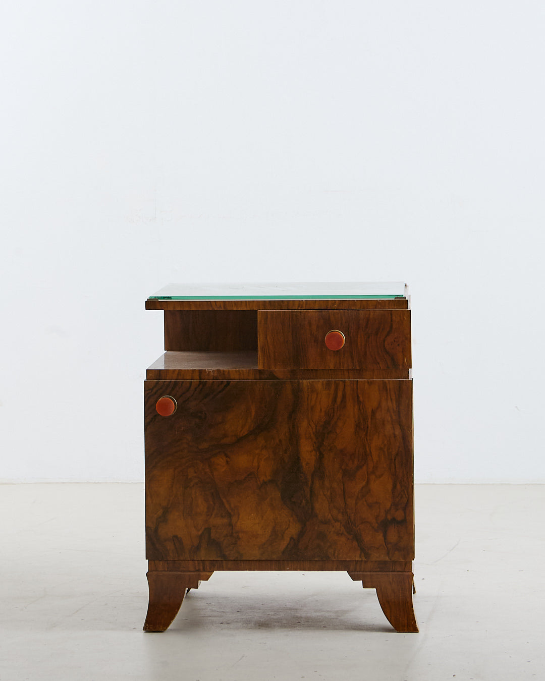 Brutalist sidetable with glasstop