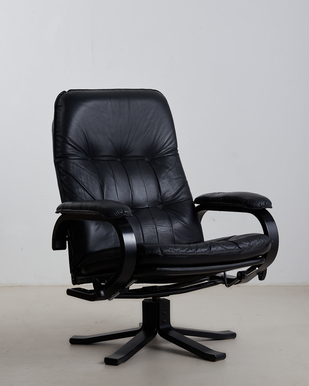 Swivel recliner by Unico Denmark  (L)