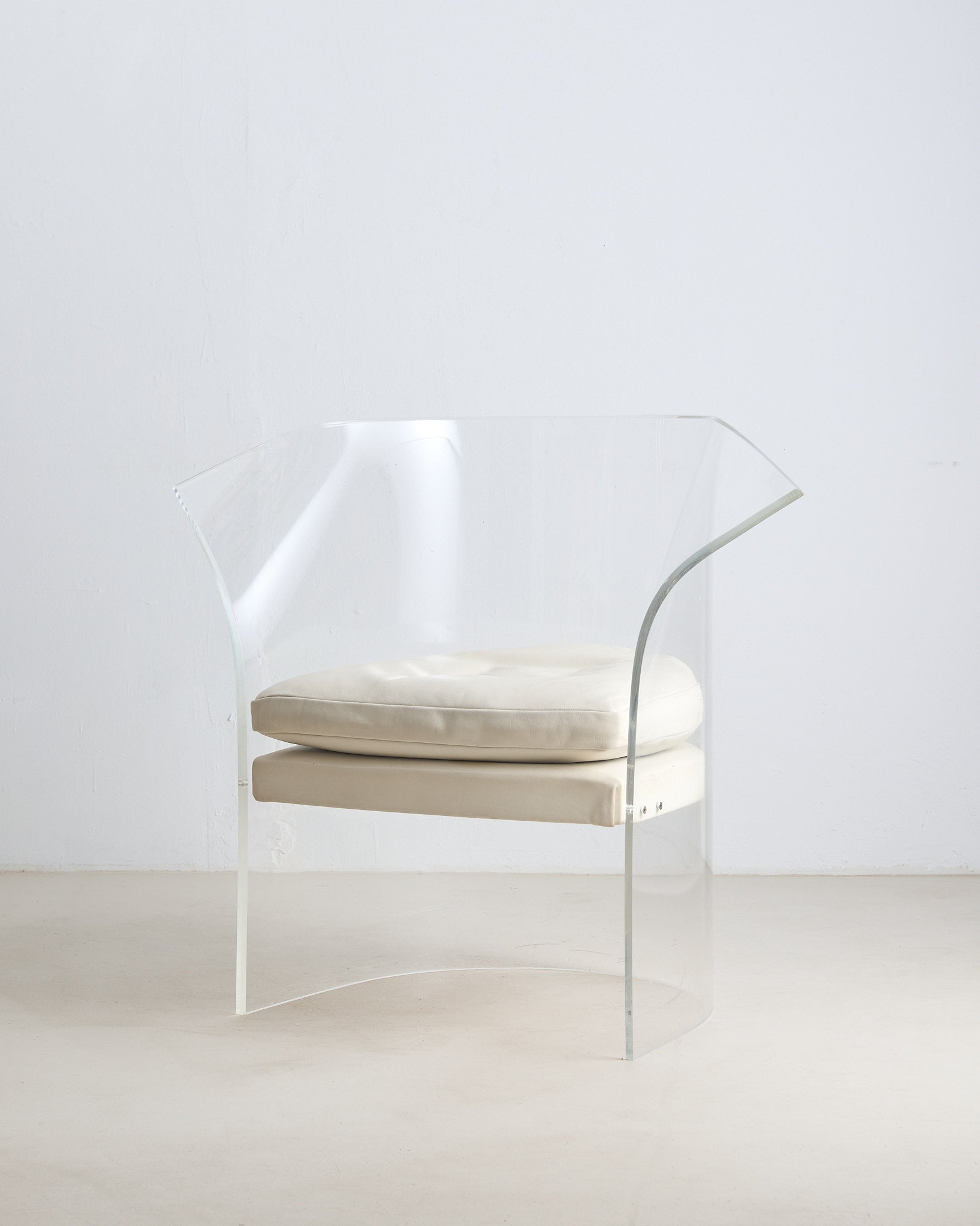 Lucite Lounge Chair By Vladimir Kagan