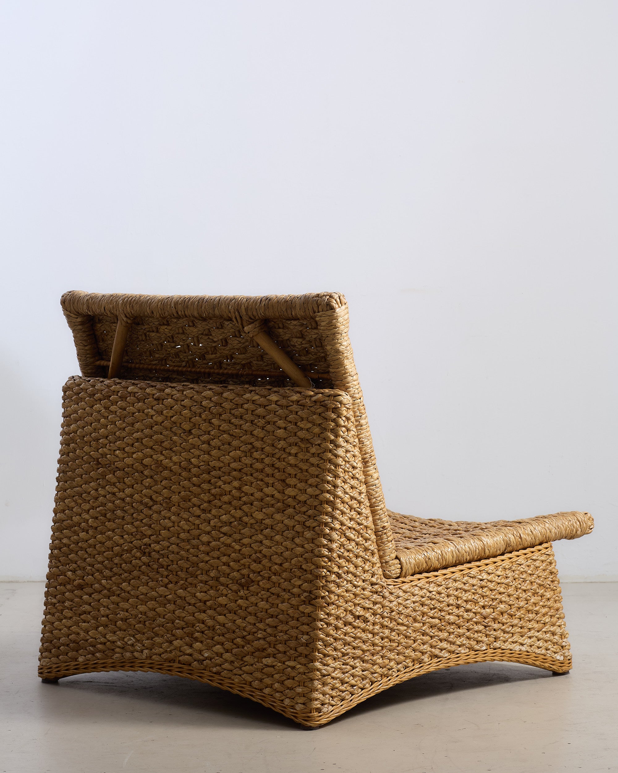 Water Hyacinth Wicker Lounge Chair