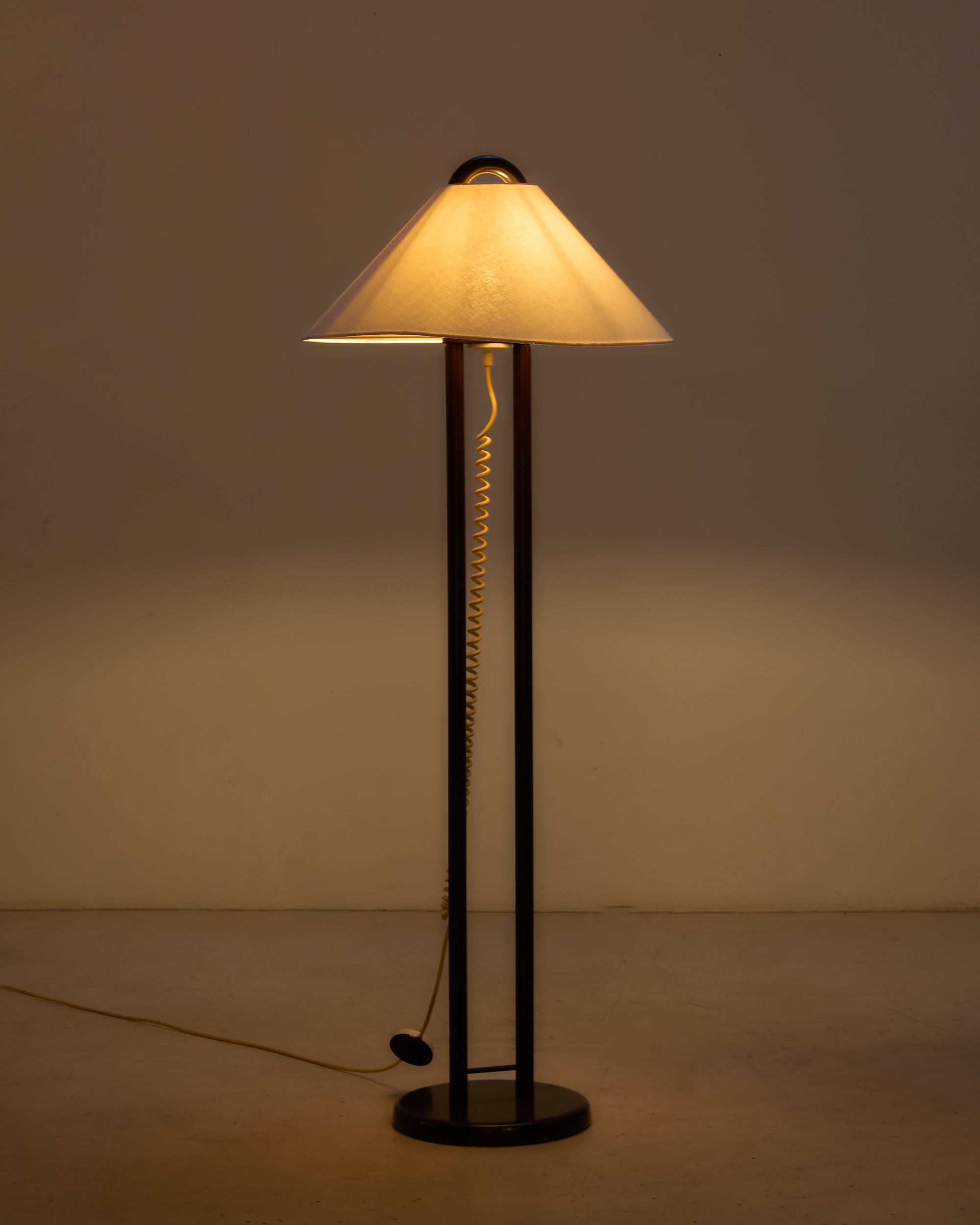 Mid Century Wooden Floorlamp – kioskio.ch