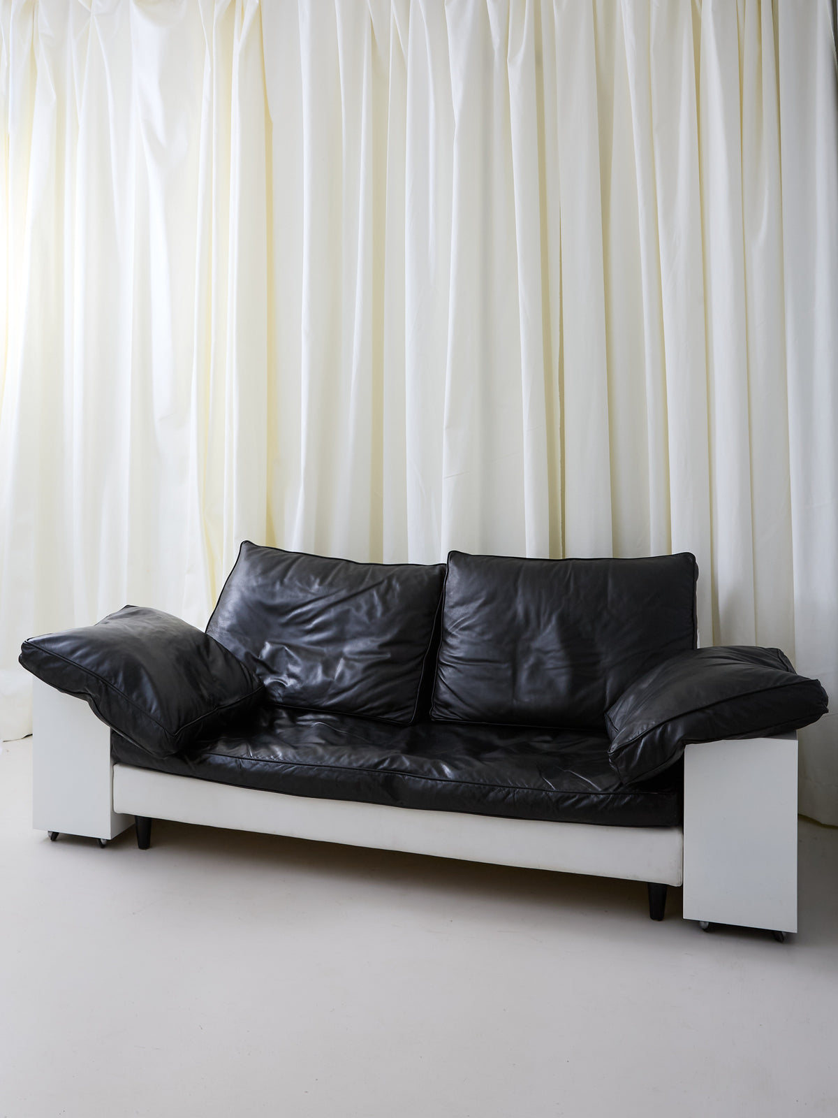 Eileen Gray Lota Couch