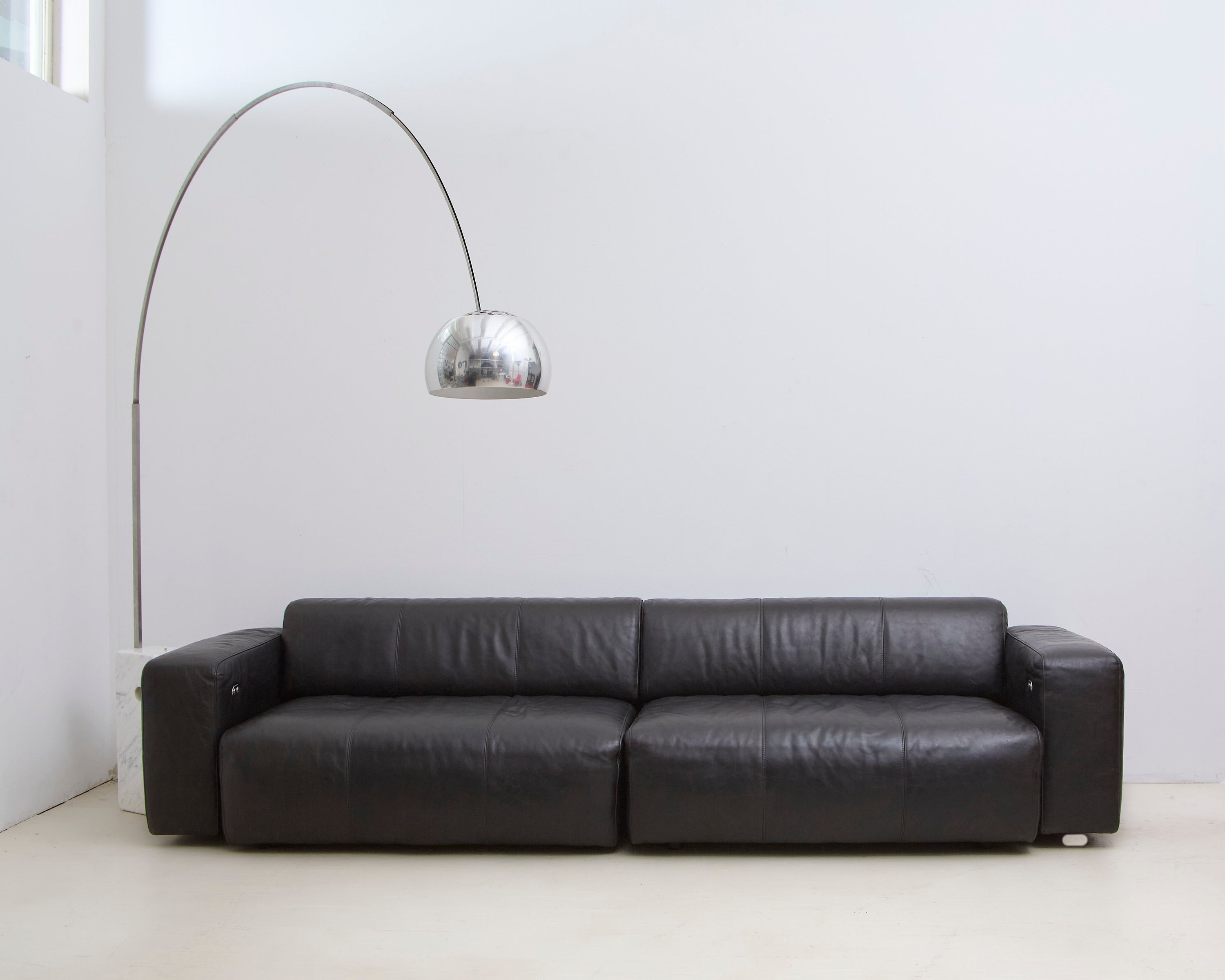 Bullfrog Modular Sofa With Electronic Extension