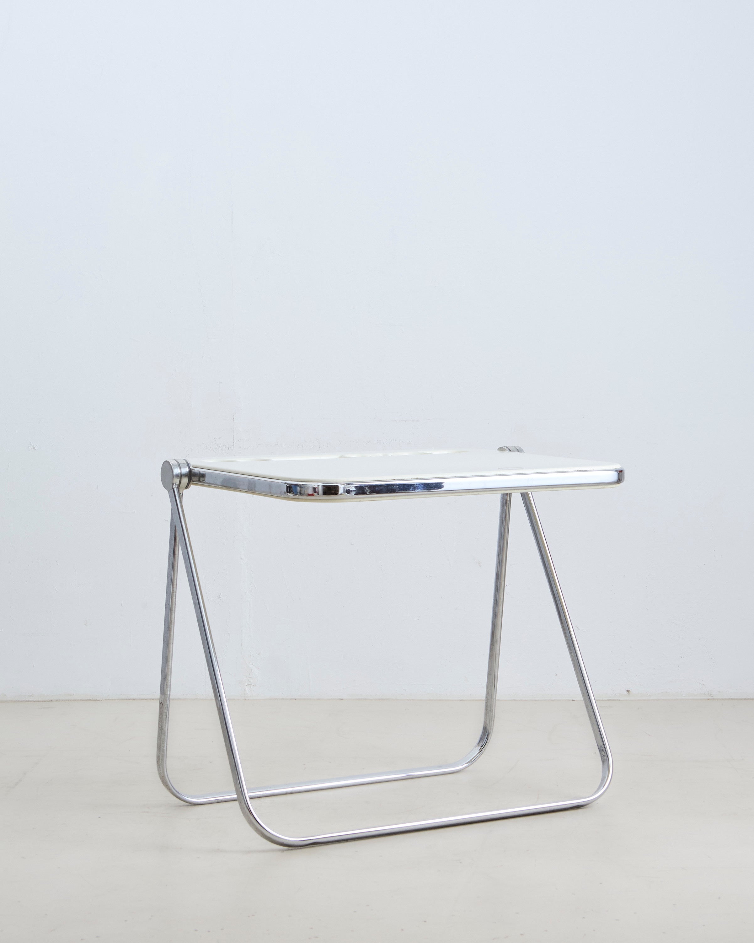 Plona Folding Table By Anonima Castelli