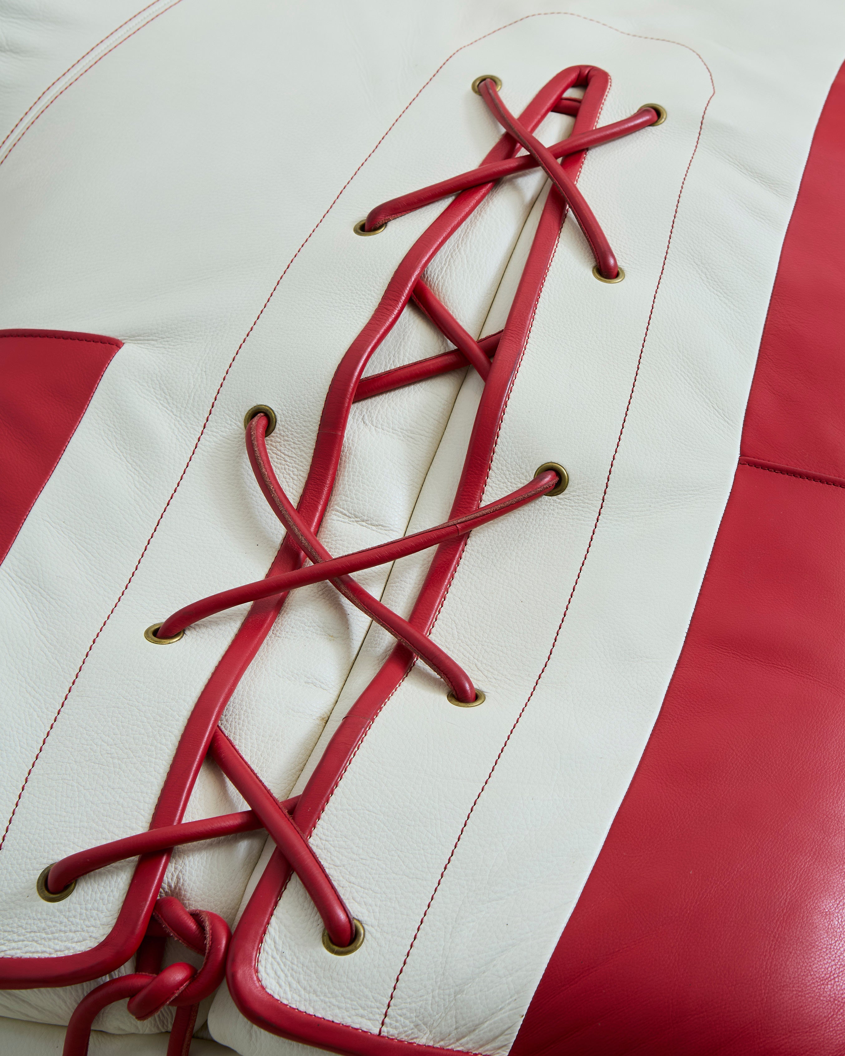 DS-2878 Boxing Glove By de Sede