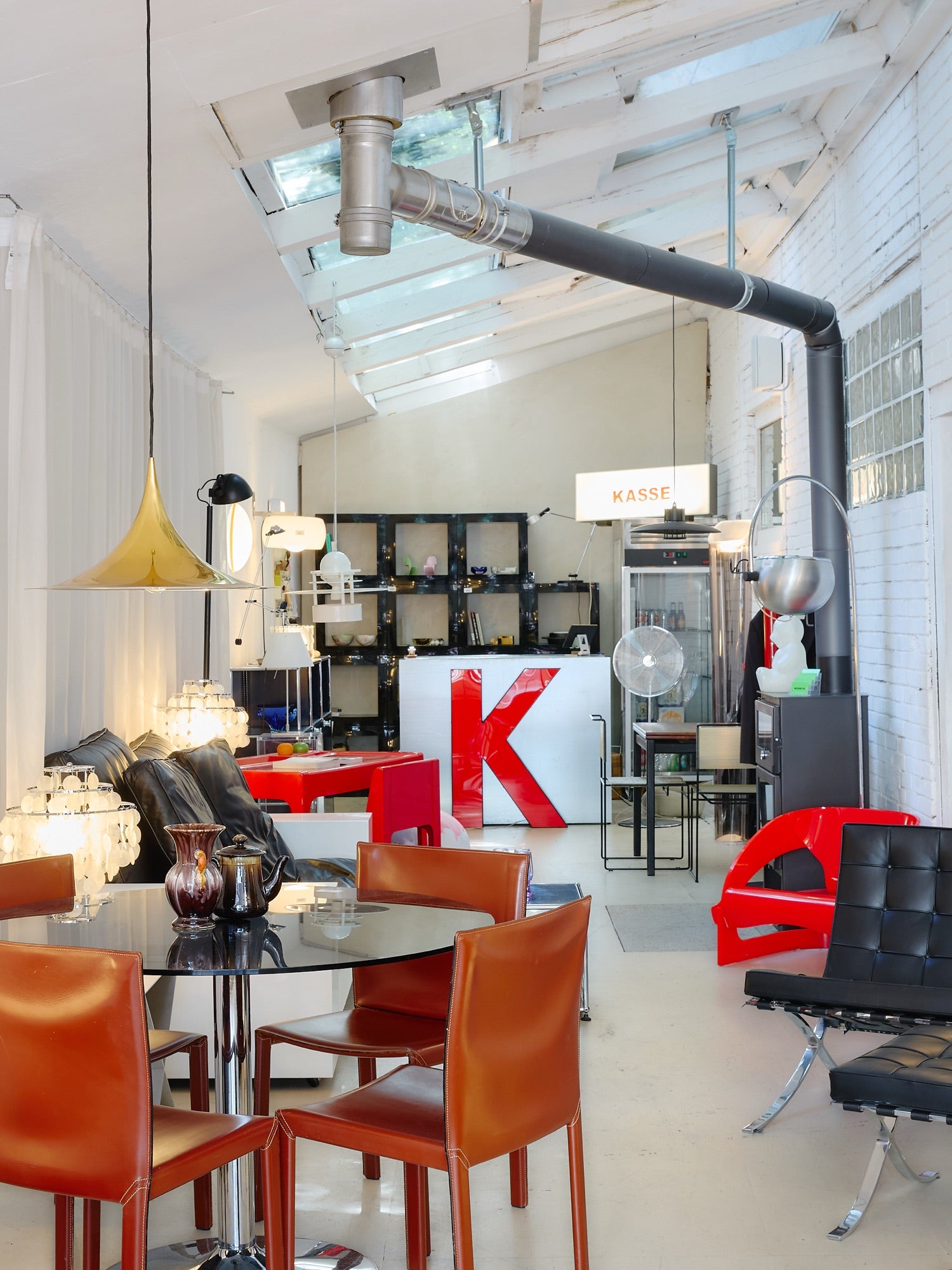 Entrance and checkout at Kioskio